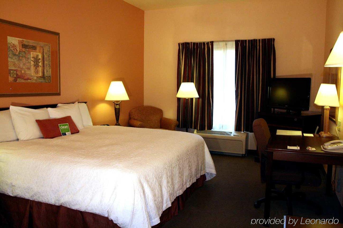 Hampton Inn & Suites Denton Rum bild