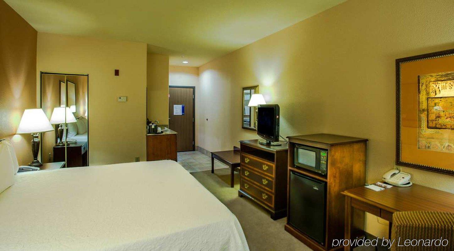 Hampton Inn & Suites Denton Exteriör bild